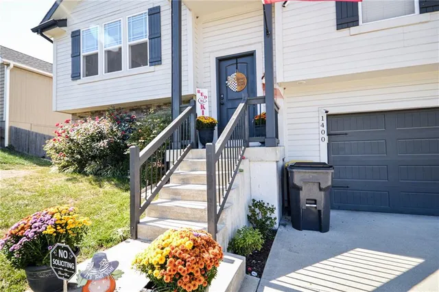 $385,000 | 1400 Southwest Cross Creek Drive, Grain Valley, MO 64029