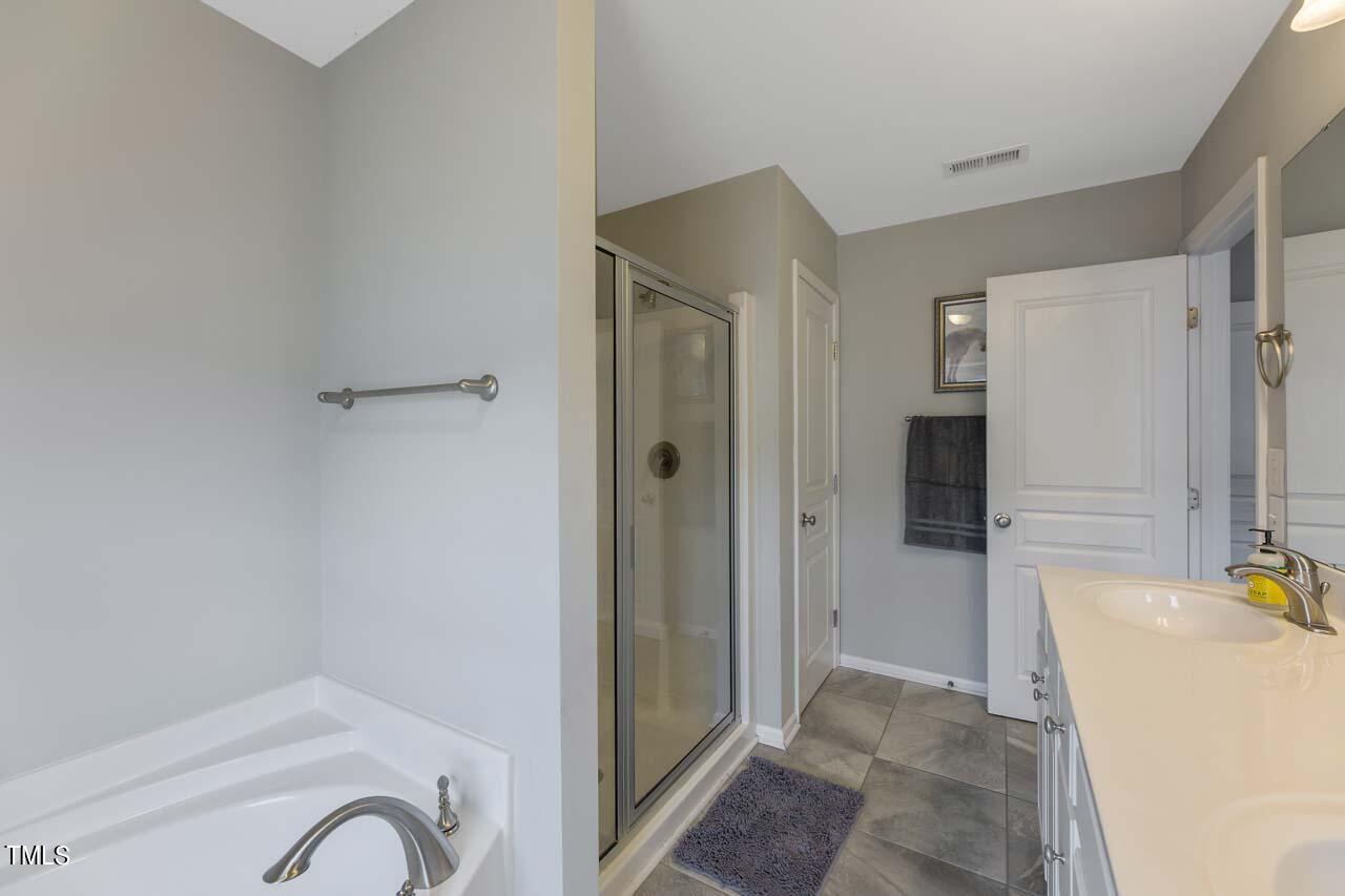 2536 Asher View Court Raleigh, NC 27606 - Photo 13 of 26 IMG_4706