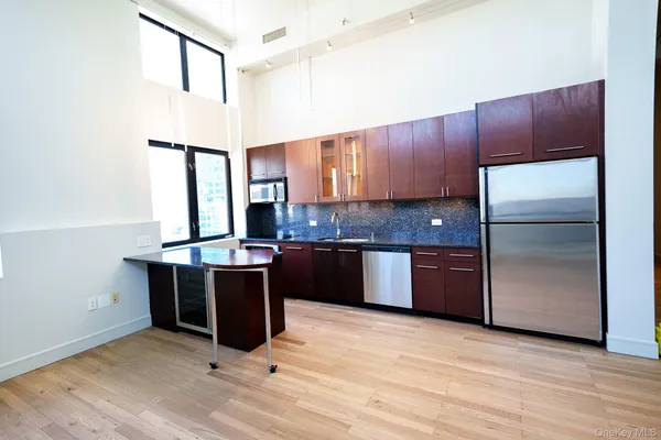$4,700 | 25 Leroy Place, Unit PH1, New Rochelle, NY 10805