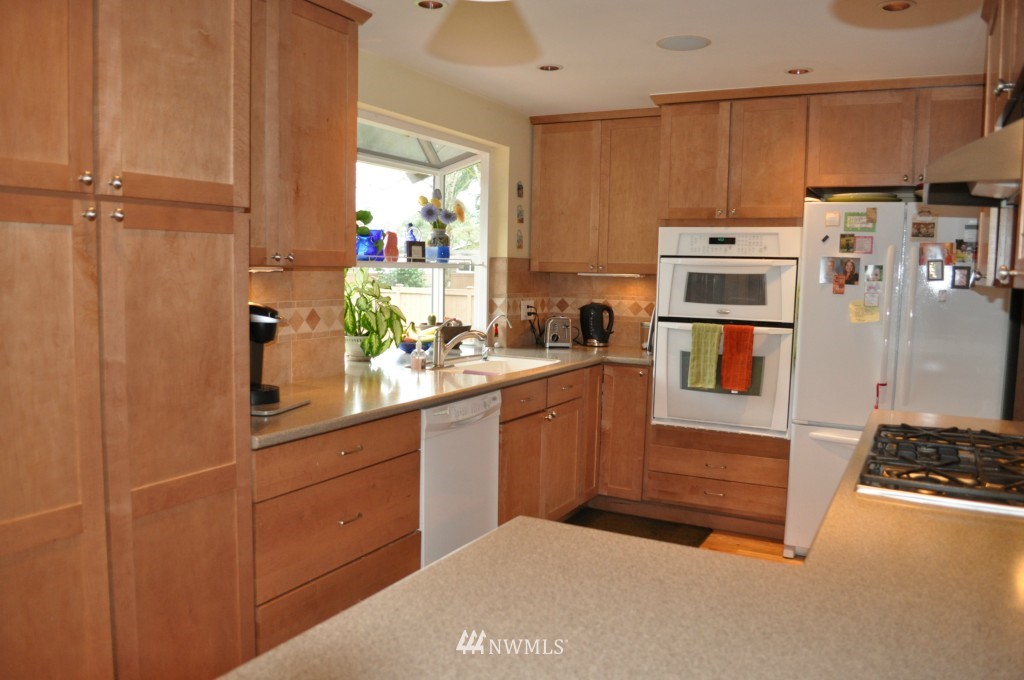 4108 Northeast 19th Street Renton, WA 98059 - Photo 5 of 15 Gallery Image 5