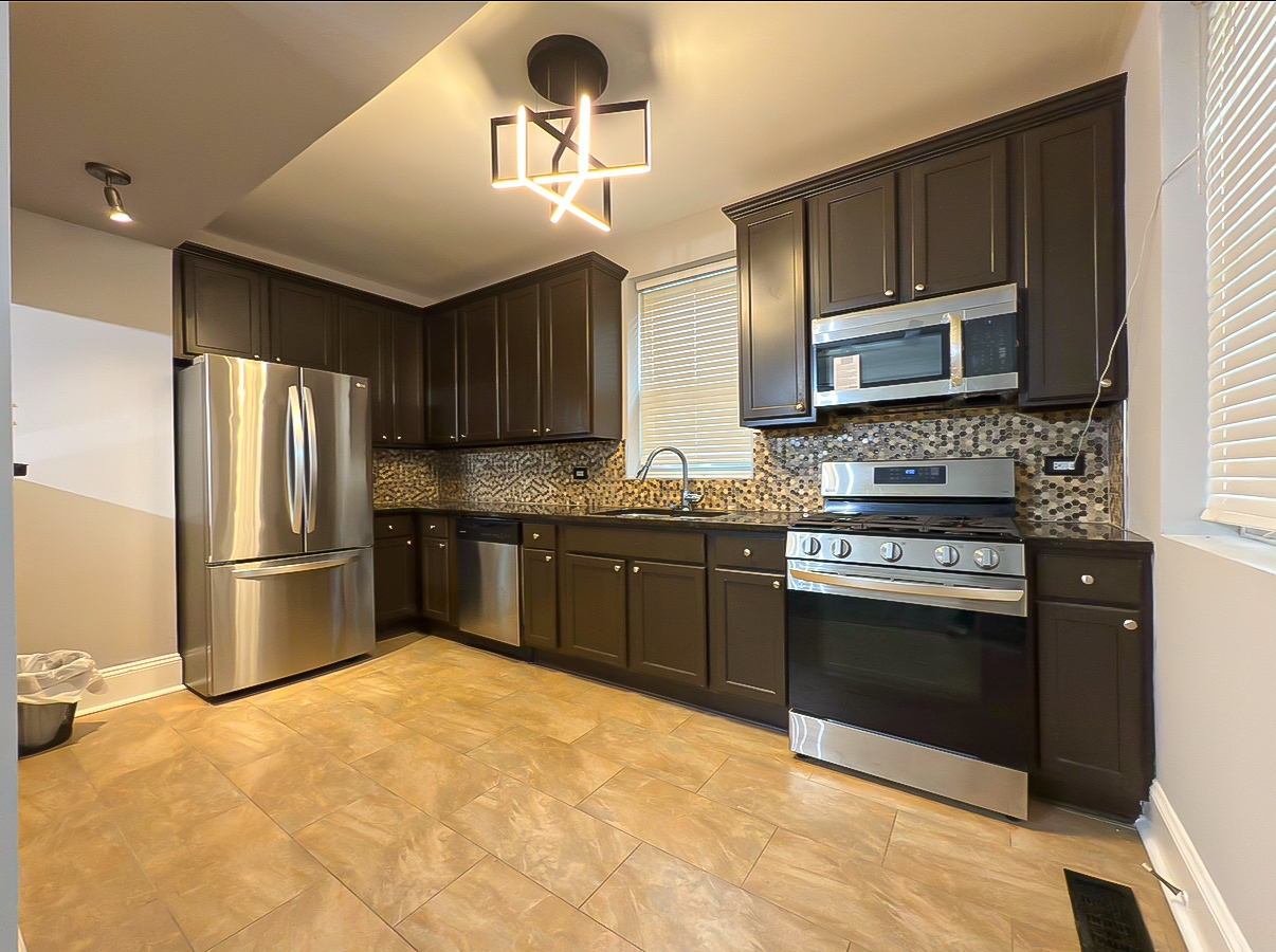 8225 South Rhodes Avenue Chicago, IL 60619 - Photo 4 of 13 Gallery Image 4