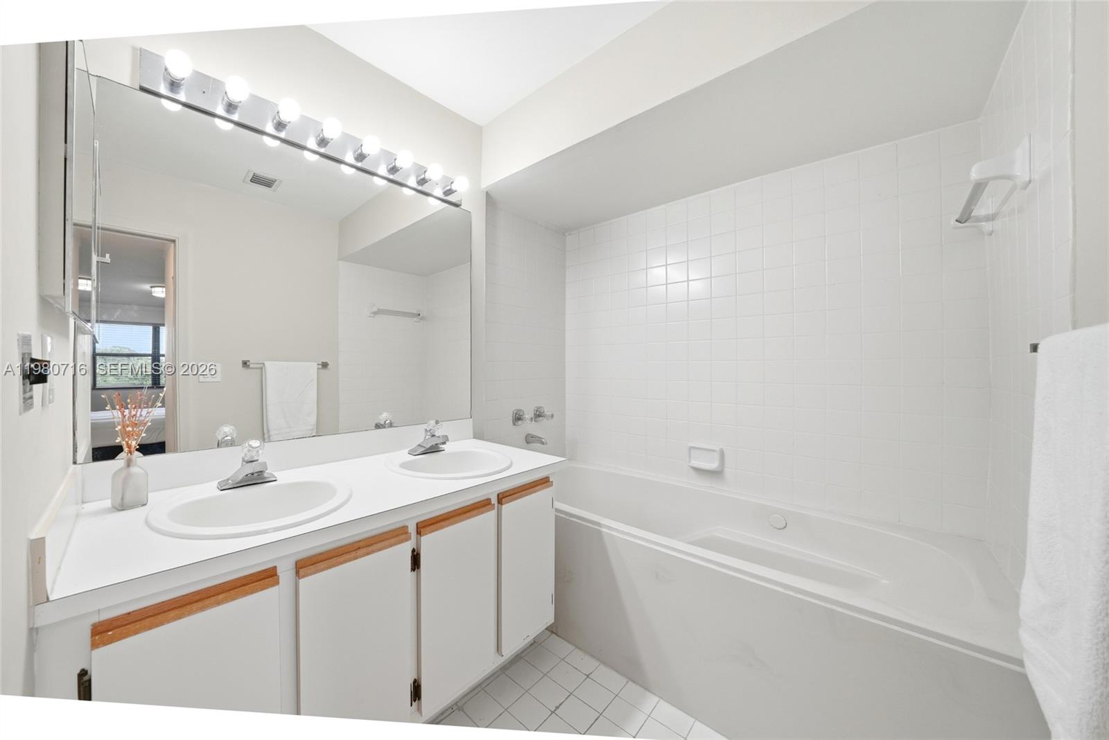 567 Racquet Club Road, Unit 18 Weston, FL 33326 - Photo 32 of 36