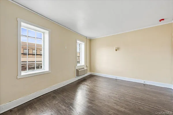 $2,500 | 409 Plandome Road, Unit H, Manhasset, NY 11030