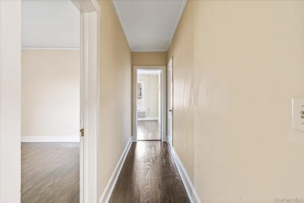 $2,500 | 409 Plandome Road, Unit H, Manhasset, NY 11030