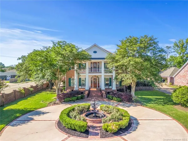 $985,000 | 1301 Charlestown Lane, Lake Charles, LA 70605