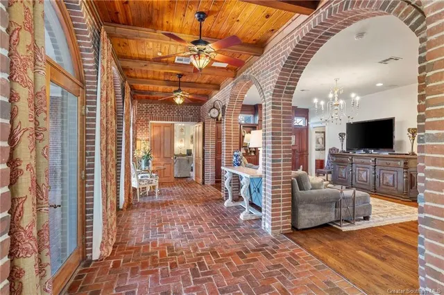 $1,050,000 | 1301 Charlestown Lane, Lake Charles, LA 70605