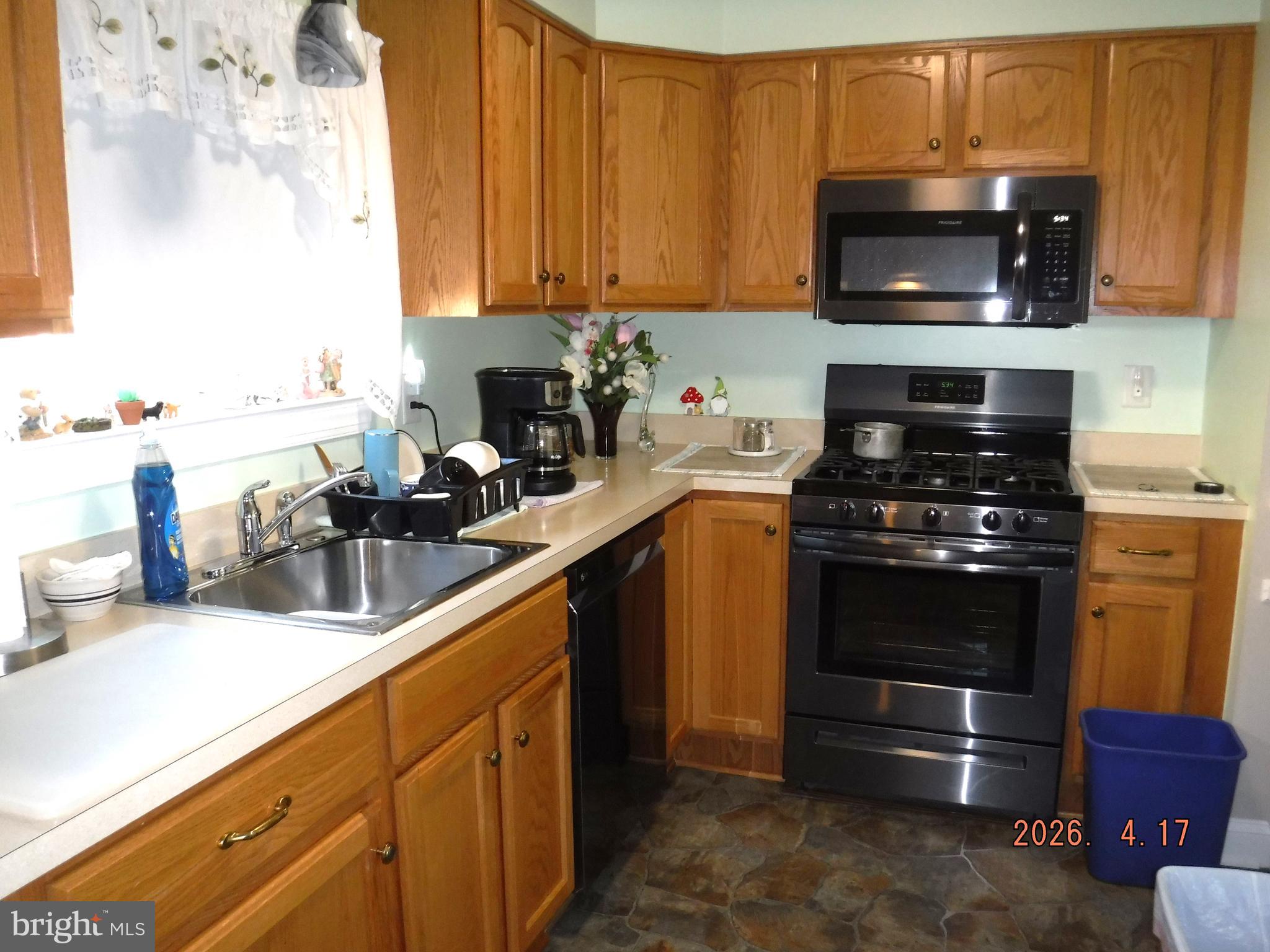 16 Crafton Road Essex, MD 21221 - Photo 18 of 55 Kitchen