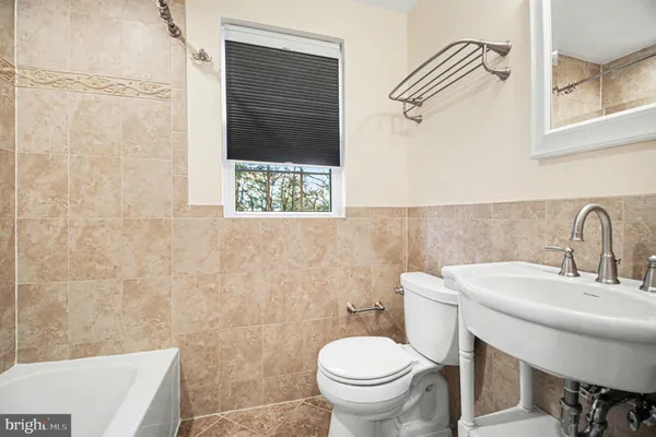 $3,700 | 4885 28th Street South, Unit B, Arlington, VA 22206