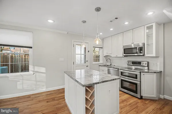 $3,700 | 4885 28th Street South, Unit B, Arlington, VA 22206