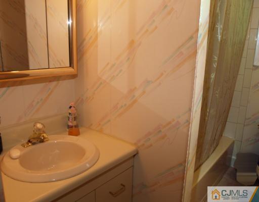 11 Winton Road East Brunswick, NJ 08816 - Photo 6 of 10 Gallery Image 6