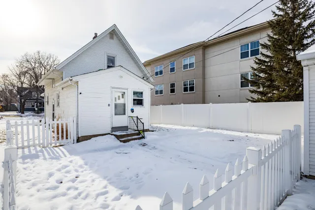 $259,900 | 147 Hurley Street East, West St. Paul, MN 55118