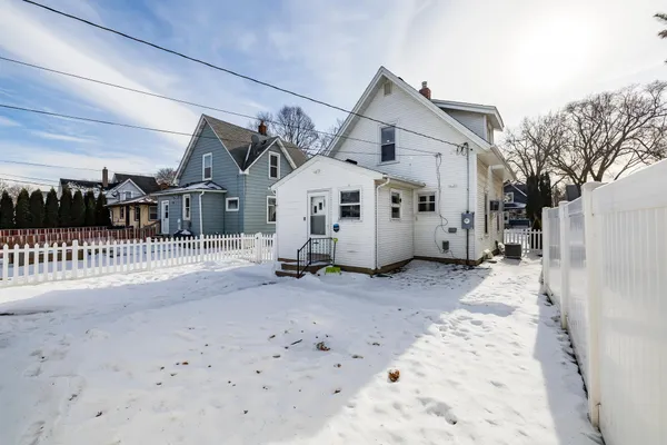 $260,000 | 147 Hurley Street East, West St. Paul, MN 55118