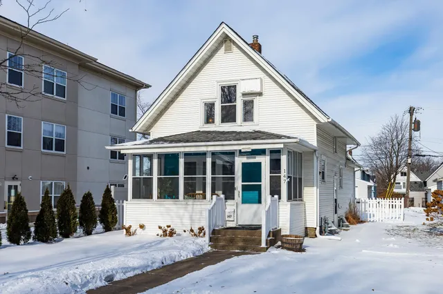 $259,900 | 147 Hurley Street East, West St. Paul, MN 55118