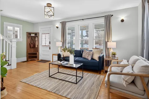 $259,900 | 147 Hurley Street East, West St. Paul, MN 55118