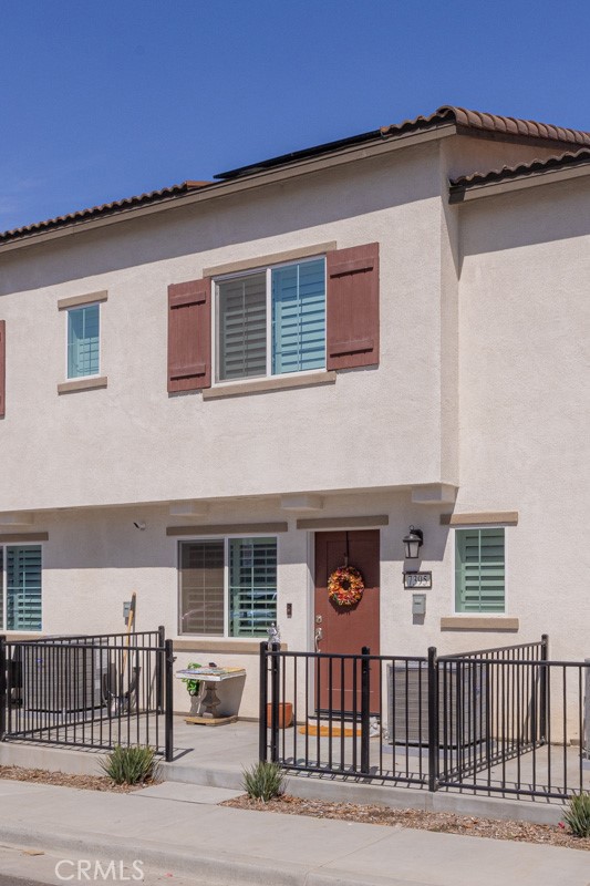 7395 Olive Grv Street Riverside, CA 92507 - Photo 14 of 18 Enclosed front patio for entertaining.