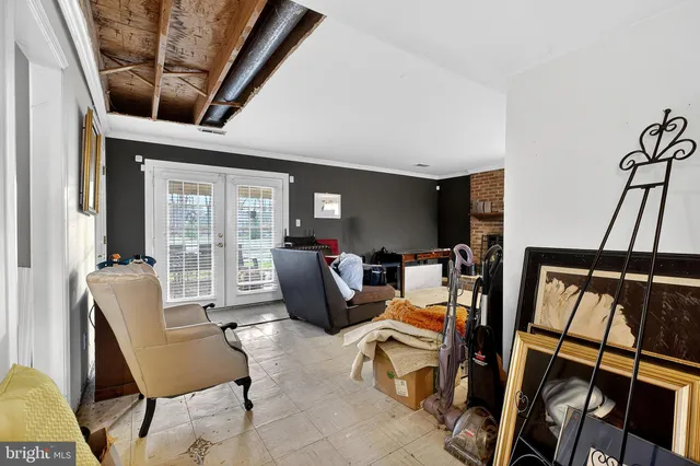 a view of a livingroom with furniture