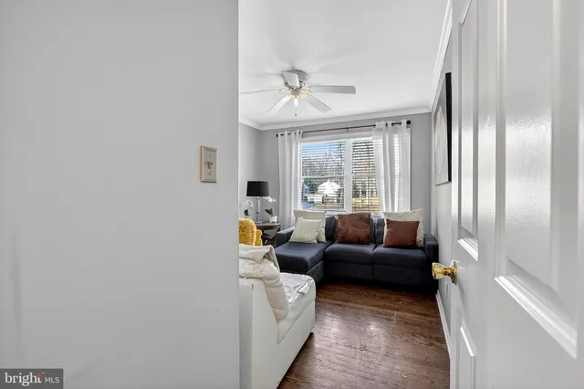 a bed room with a bed and a dresser