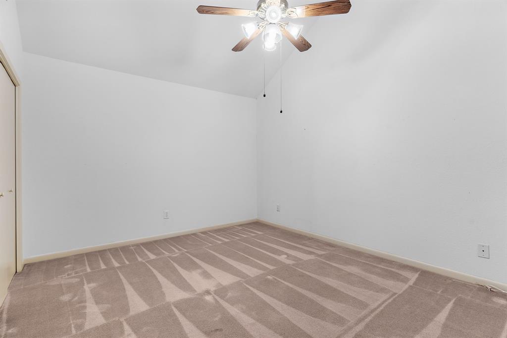 1048 Signal Ridge Place Rockwall, TX 75032 - Photo 26 of 40 en empty room with a fan