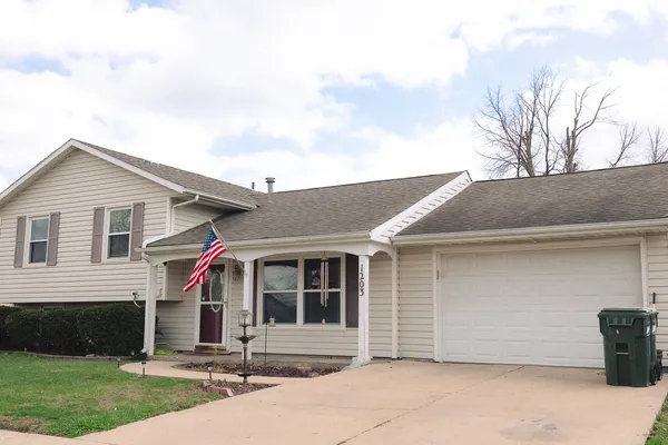 $205,000 | 1203 24th Place, Sterling, IL 61081