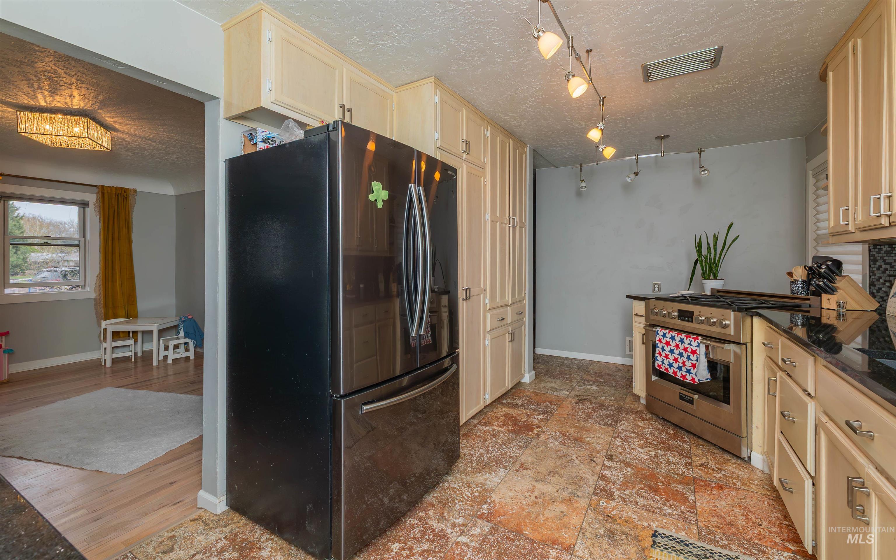 5701 Cruzen Street Boise, ID 83706 - Photo 9 of 49