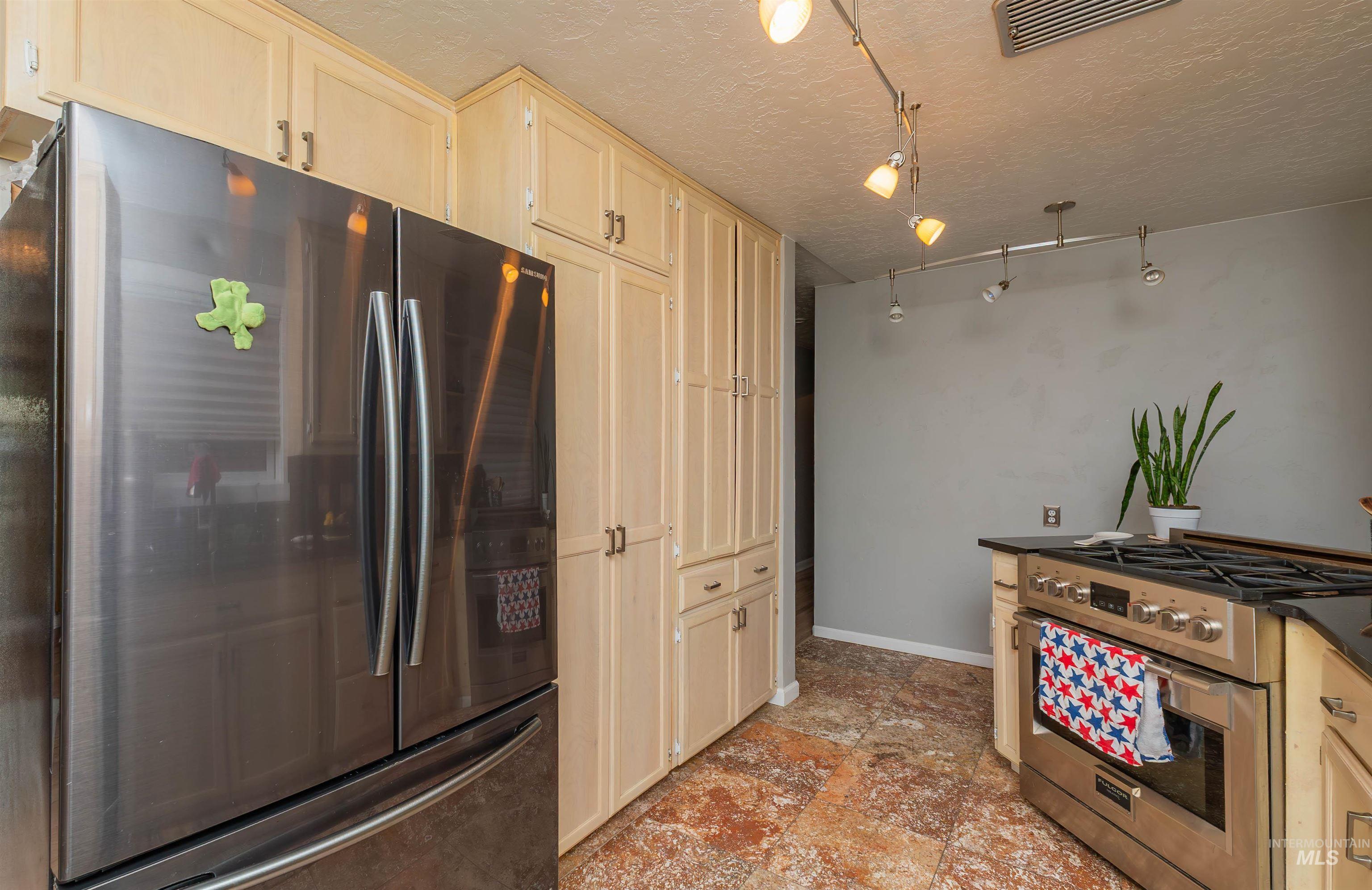 5701 Cruzen Street Boise, ID 83706 - Photo 10 of 49