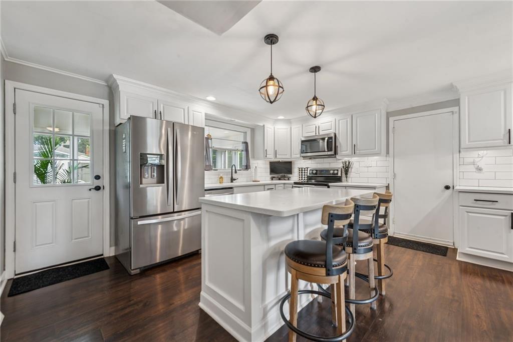 1167 Greentree Road Pittsburgh, PA 15220 - Photo 8 of 49 Gallery Image 8