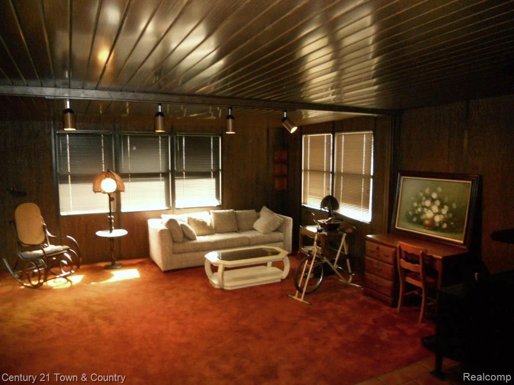 2406 Oakcrest Road Sterling Heights, MI 48310 - Photo 13 of 29 DSCN0992.jpg