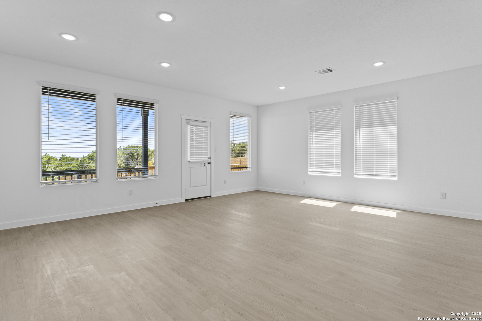 14926 Taradeau San Antonio, TX 78254 - Photo 3 of 25 an empty room with windows