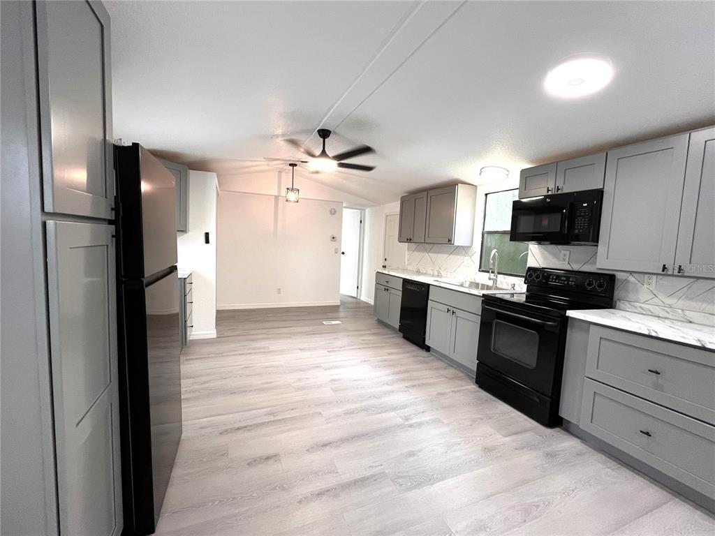 9860 Golden Loop New Port Richey, FL 34654 - Photo 7 of 37 Gallery Image 7