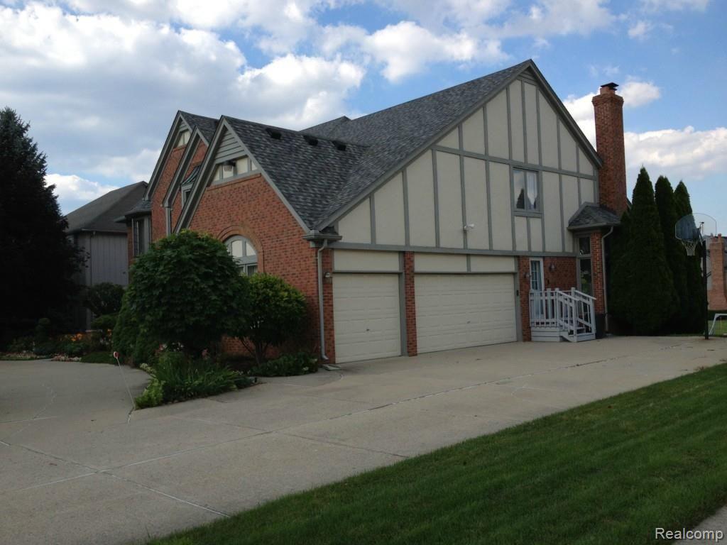 6150 Country Ridge Drive Troy, MI 48098 - Photo 27 of 35 Garage on South Side.jpg