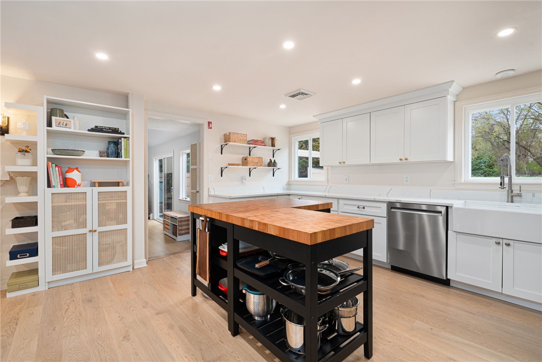 628 County Road Barrington, RI 02806 - Photo 8 of 40