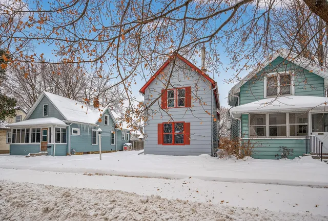 $210,000 | 305 Osceola Avenue South, St. Paul, MN 55102