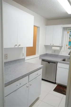 $129,500 | 1901 Canterbury Lane, Unit 4, Sun City Center, FL 33573