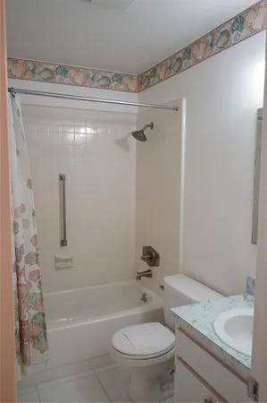 $129,500 | 1901 Canterbury Lane, Unit 4, Sun City Center, FL 33573