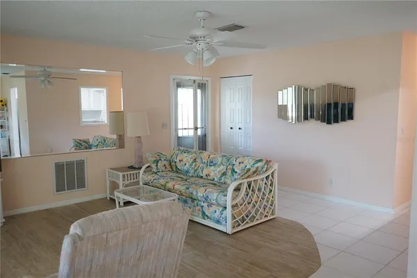 $129,500 | 1901 Canterbury Lane, Unit 4, Sun City Center, FL 33573