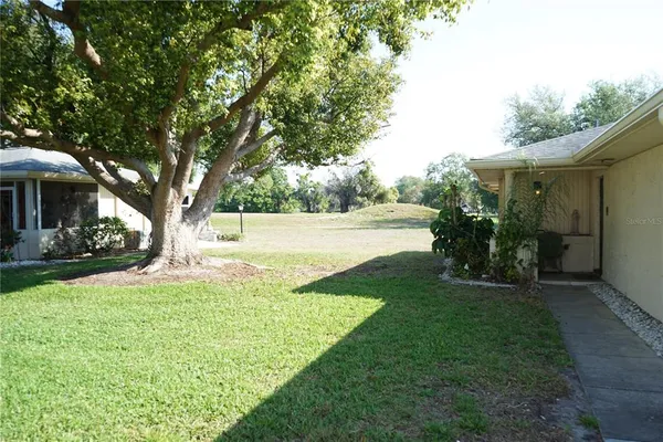 $129,500 | 1901 Canterbury Lane, Unit 4, Sun City Center, FL 33573