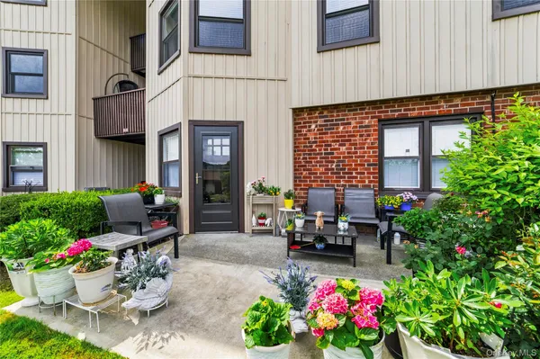 $349,000 | 18 Hastings Court, Unit B, Yorktown Heights, NY 10598