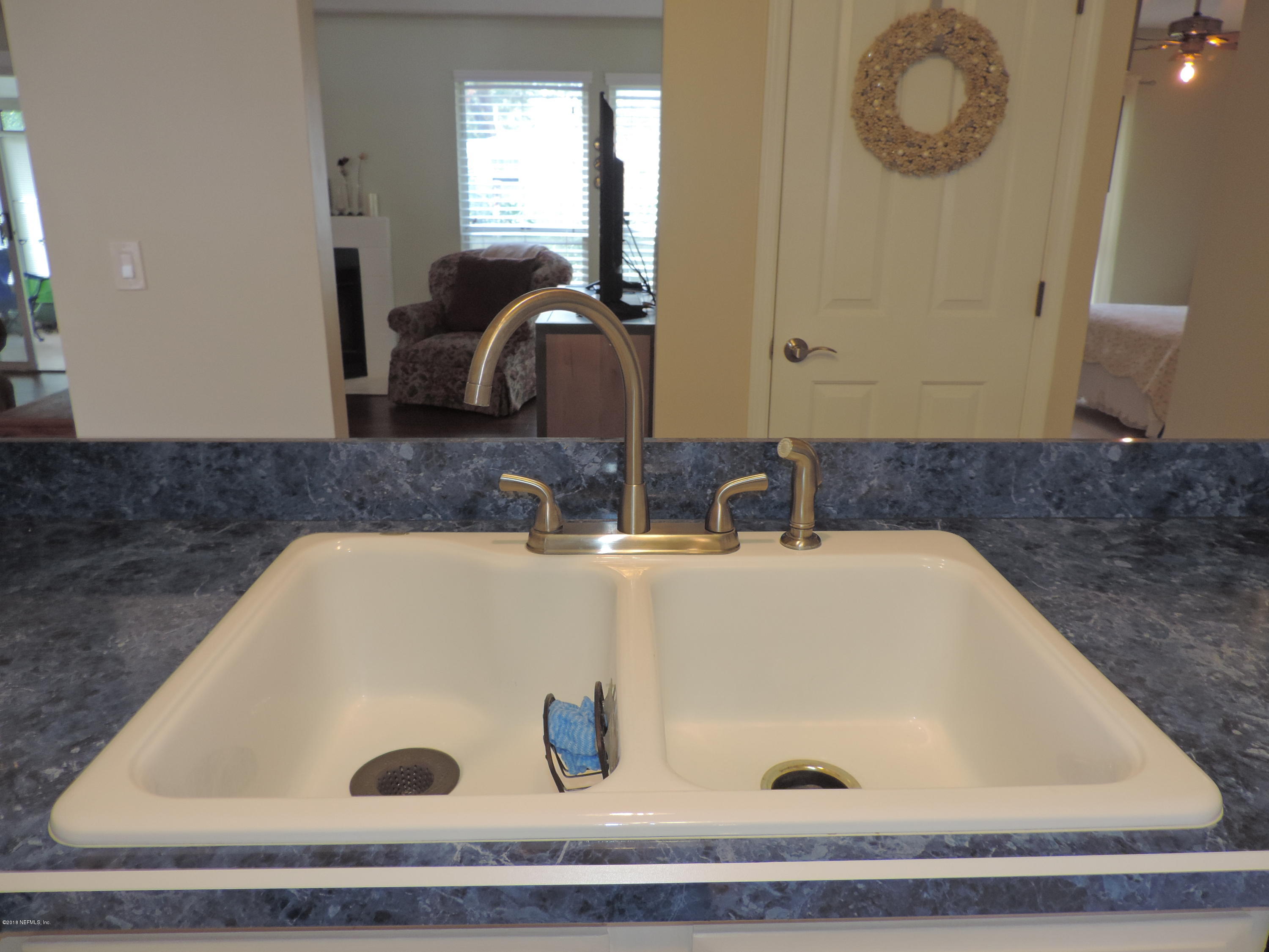 7024 St Augustine Road Jacksonville, FL 32217 - Photo 26 of 34 a bathroom with a tub