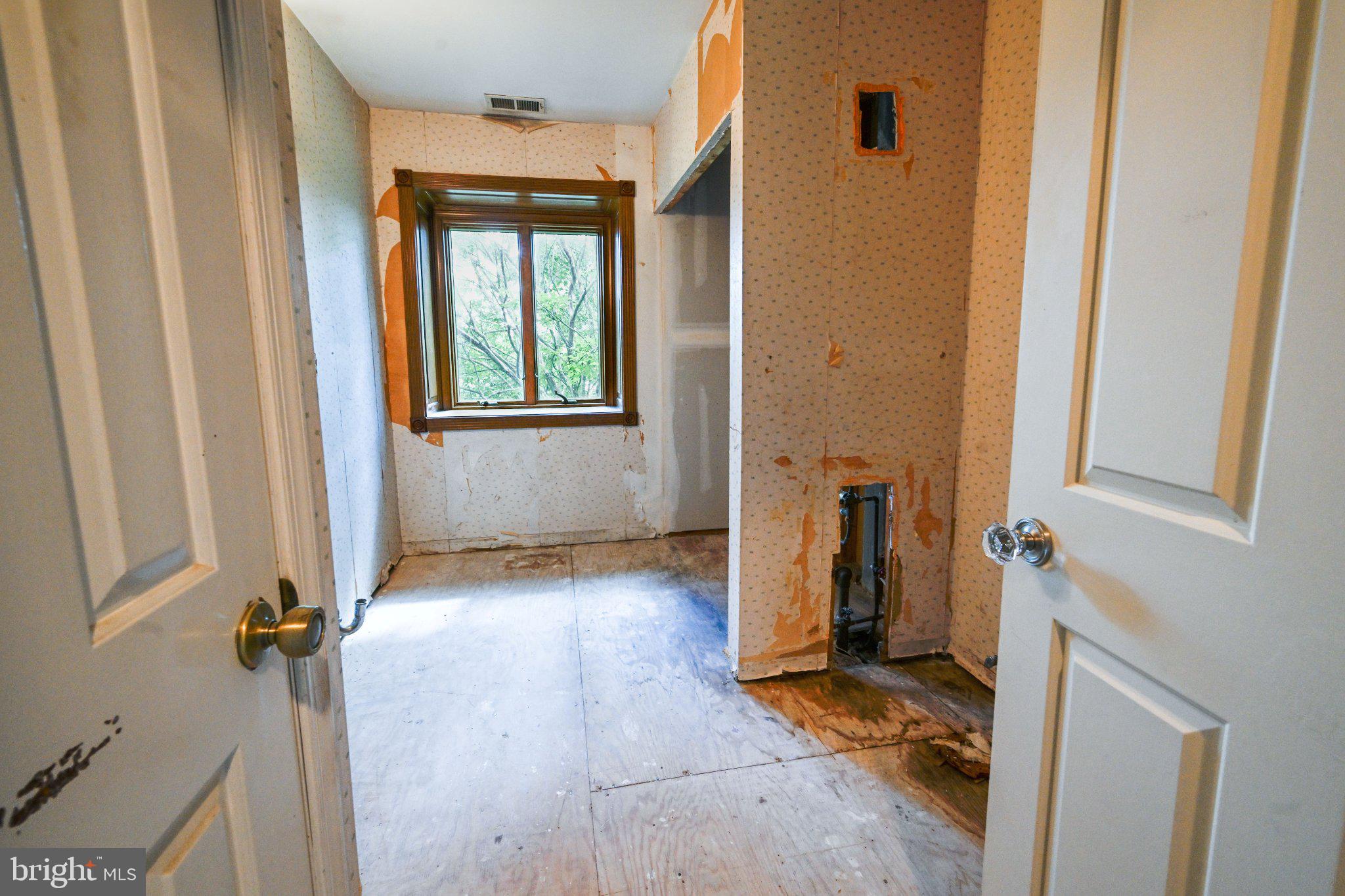 313 Trenton Road Fairless Hills, PA 19030 - Photo 22 of 25 Upper Level Full Bathroom ( Hallway )