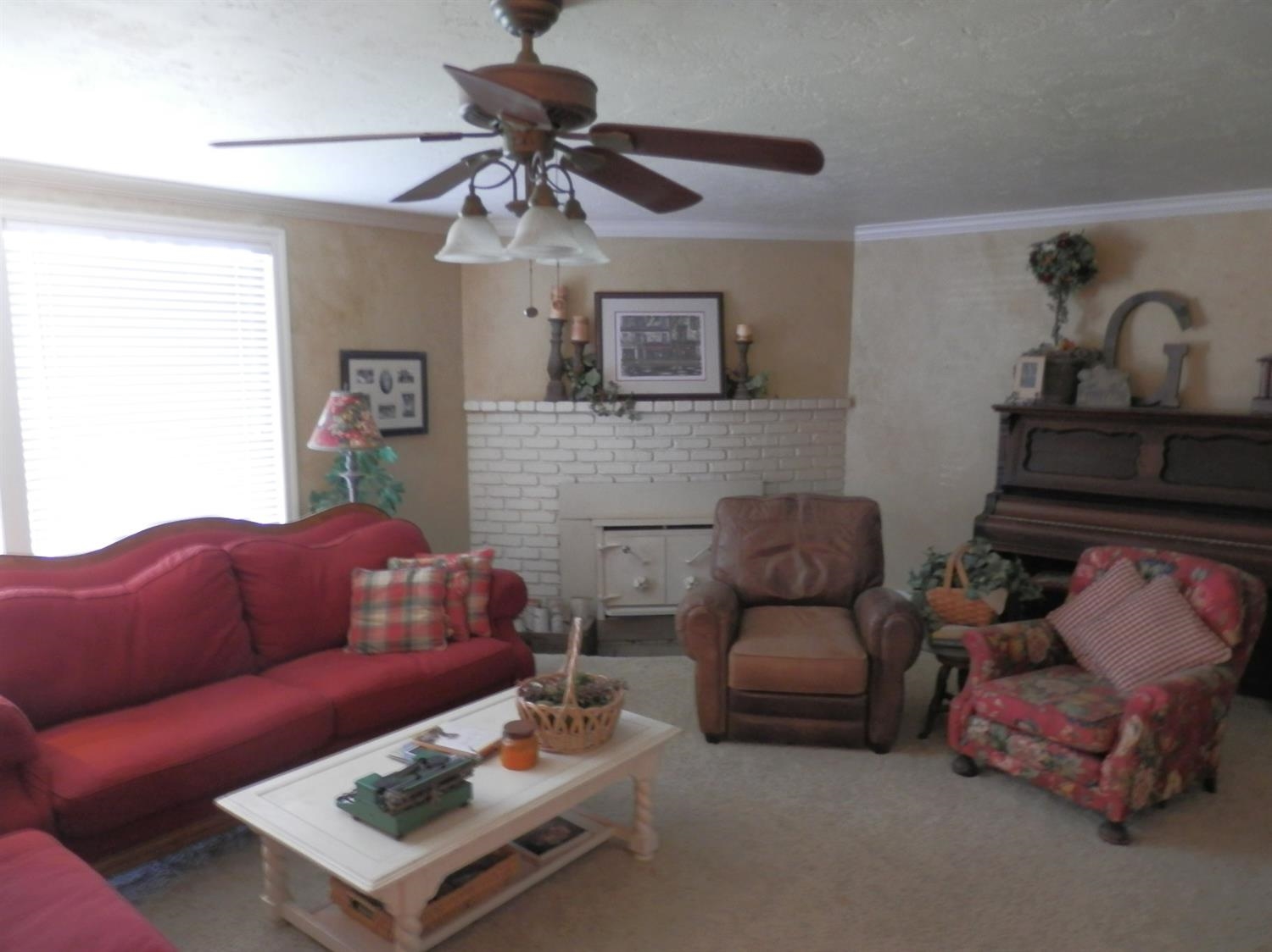 1194 West Eymann Avenue Reedley, CA 93654 - Photo 4 of 10 Gallery Image 4
