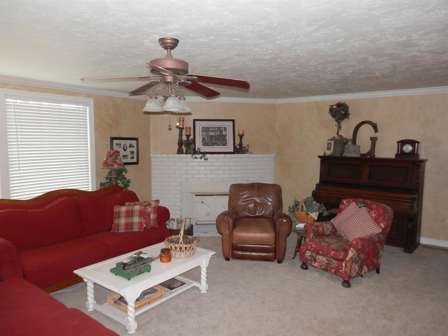 1194 West Eymann Avenue Reedley, CA 93654 - Photo 5 of 10 Gallery Image 5