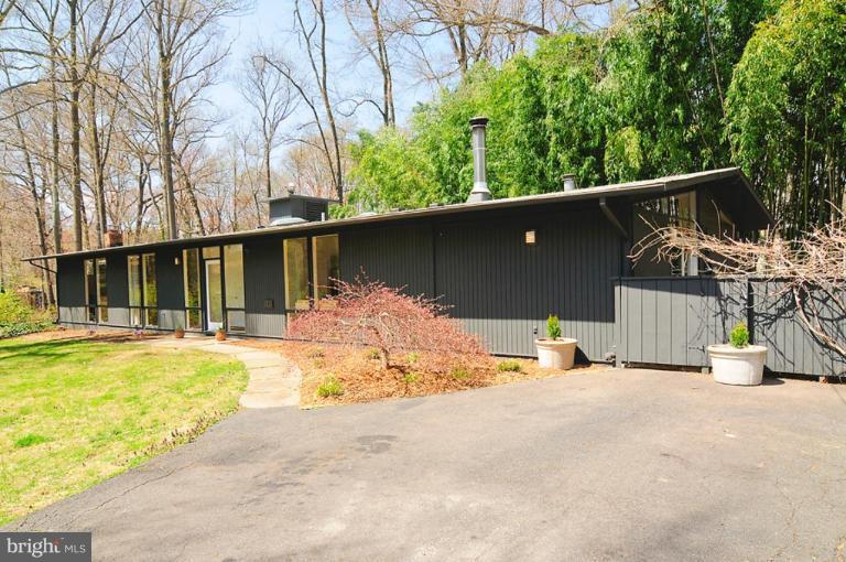 7704 Elba Road Alexandria, VA 22306 - Photo 2 of 27 Exterior (Main)