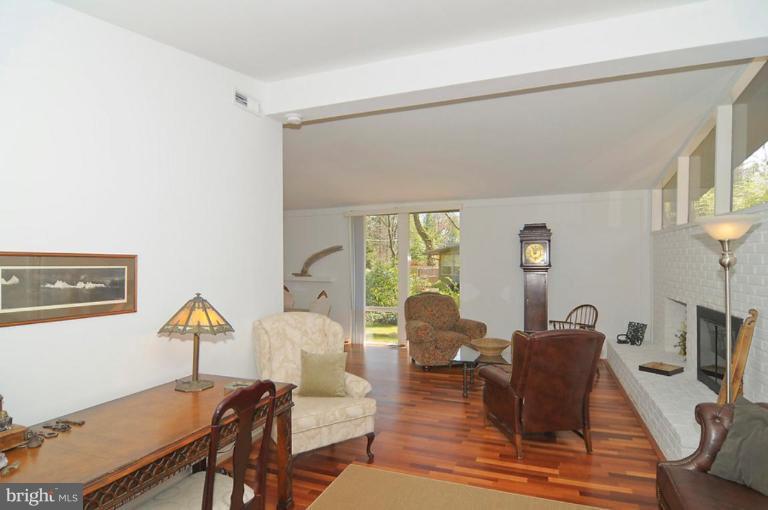 7704 Elba Road Alexandria, VA 22306 - Photo 13 of 27 Living Room #2