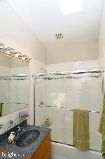 7704 Elba Road Alexandria, VA 22306 - Photo 18 of 27 Bath #2