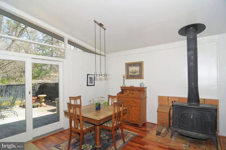 7704 Elba Road Alexandria, VA 22306 - Photo 9 of 27 Breakfast Area