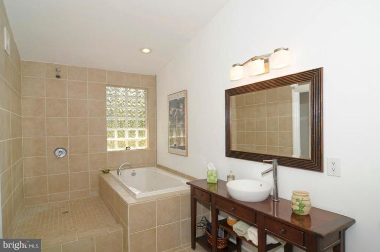 7704 Elba Road Alexandria, VA 22306 - Photo 10 of 27 Master Bath #2