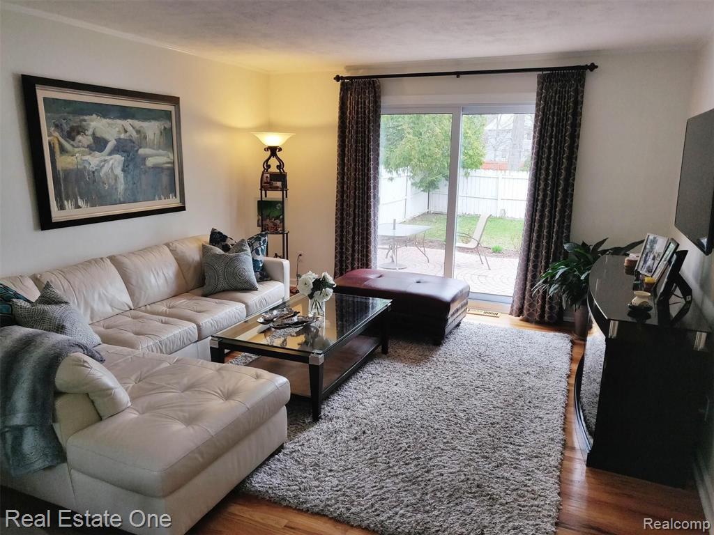 32064 Bonnet Hill Road Farmington Hills, MI 48334 - Photo 5 of 29