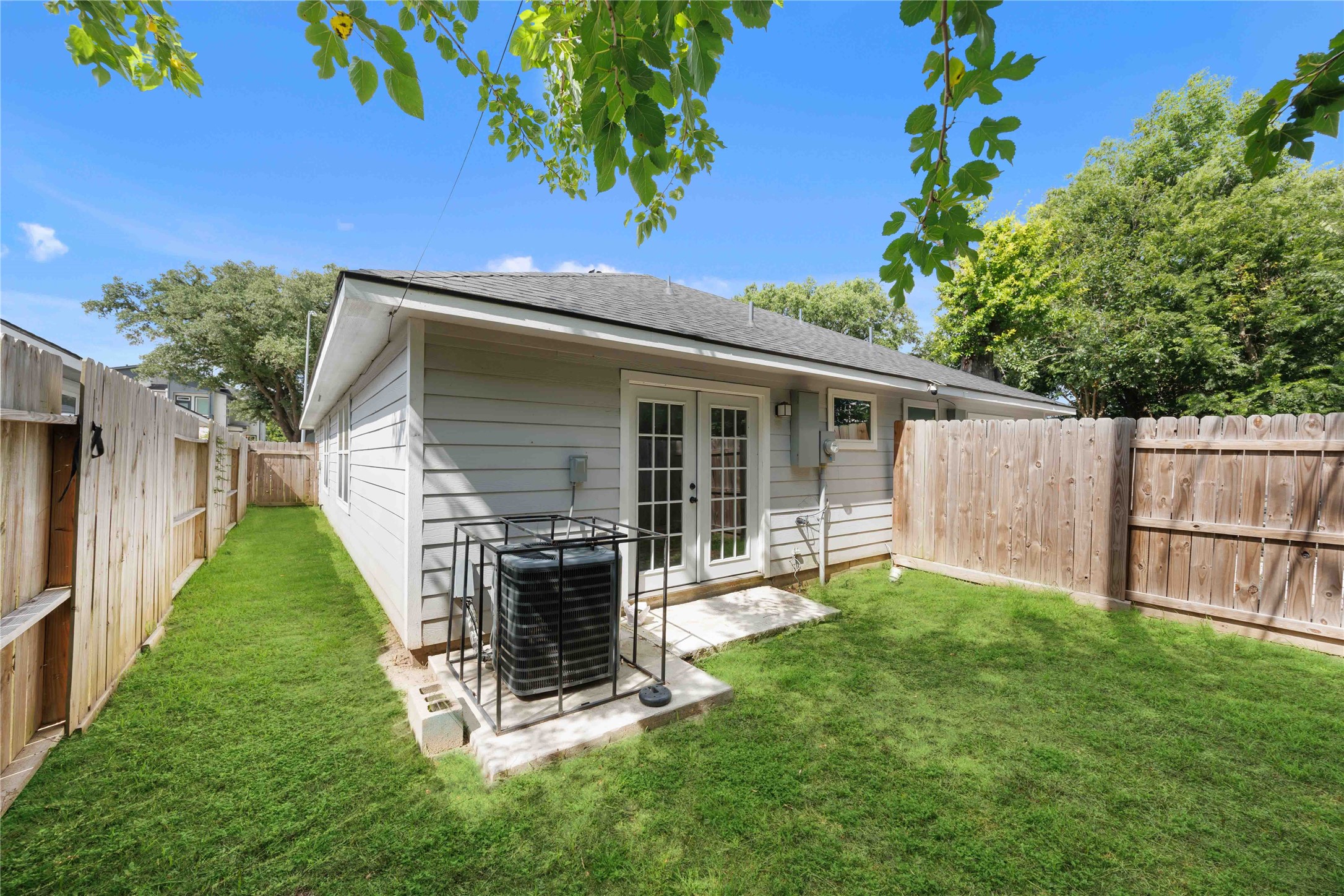 3425 Mt Pleasant Street, Unit B Houston, TX 77021 - Photo 25 of 27 Fenced backyard