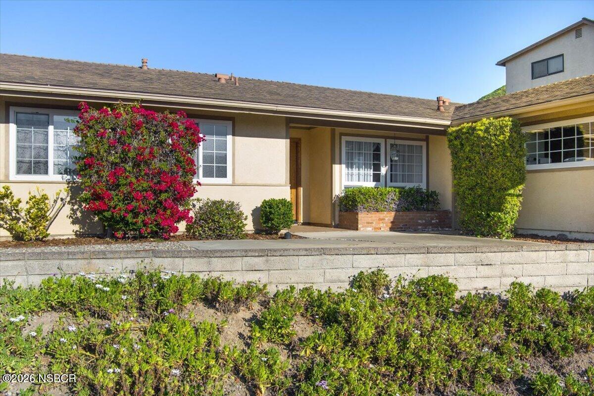 416 South Hawthorne Street Lompoc, CA 93436 - Photo 2 of 29 front view of a house