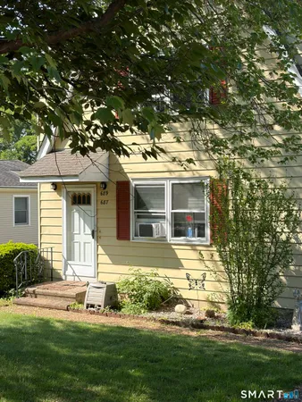 $525,000 | 687-689 West Main Street, Branford, CT 06405